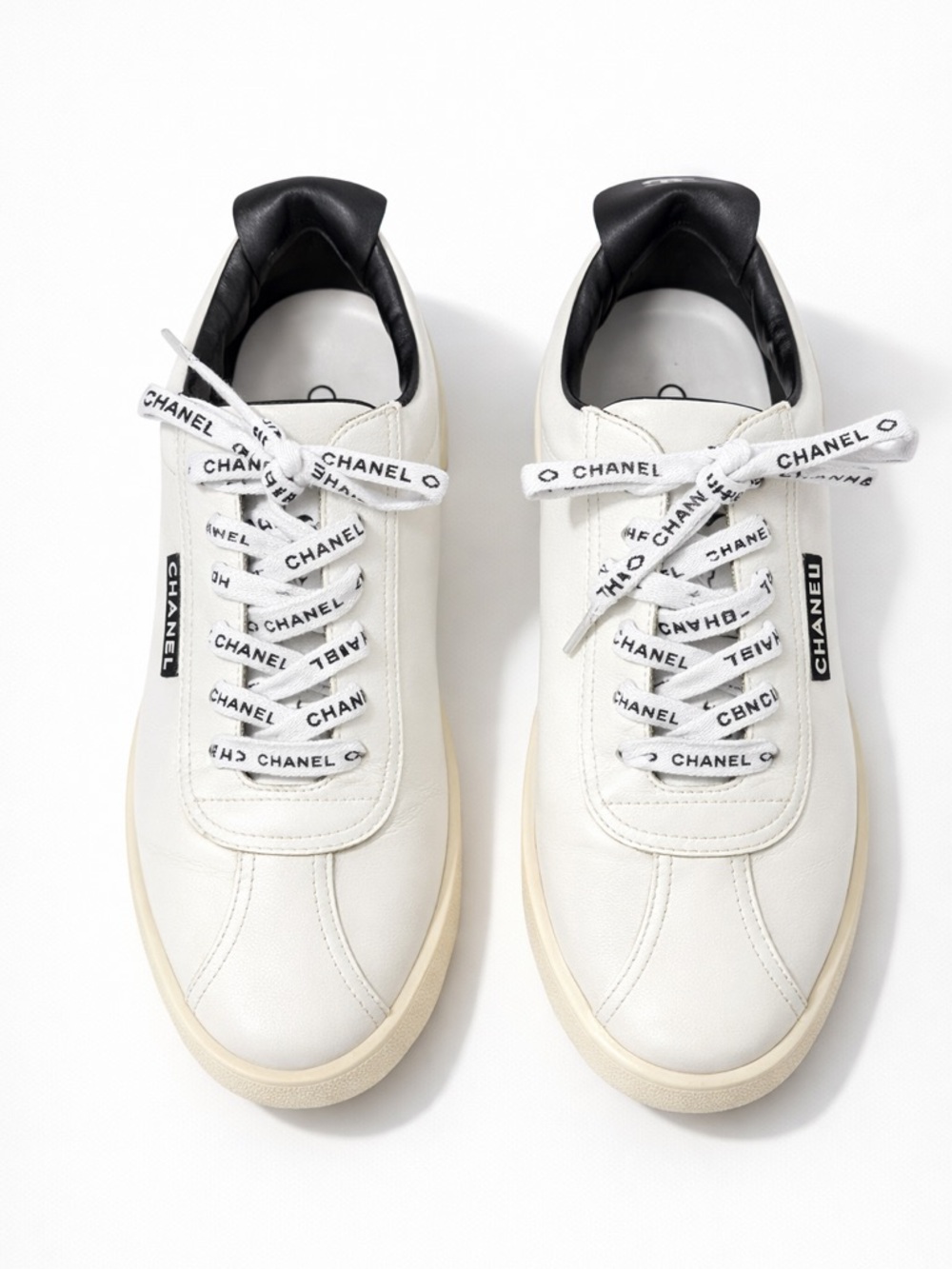 Chanel Leather Sneakers Size: EU 37
Color: White with cream sole
Made in Italy - Picture 3 of 12